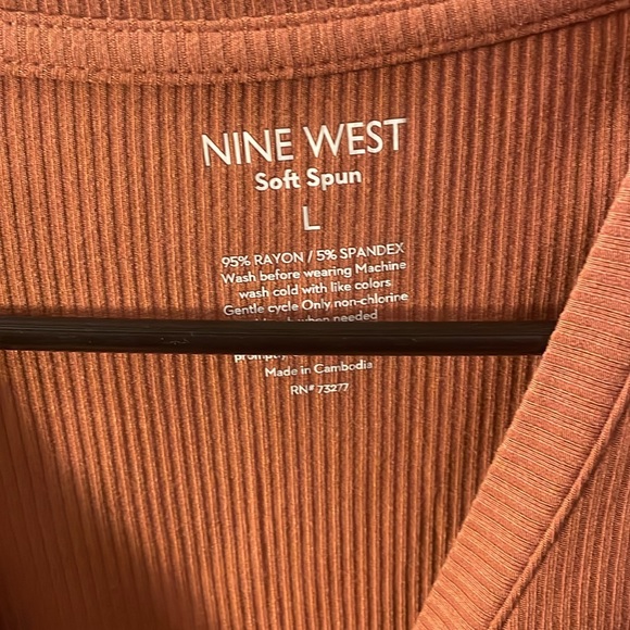 Casual top - Picture 2 of 2